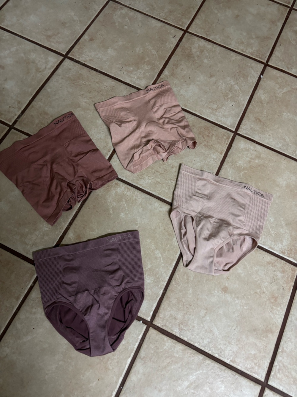 (A287) 4 Pairs Womans Shaping Panties 2 Briefs 2 Boxers Size M Nautica NNTS